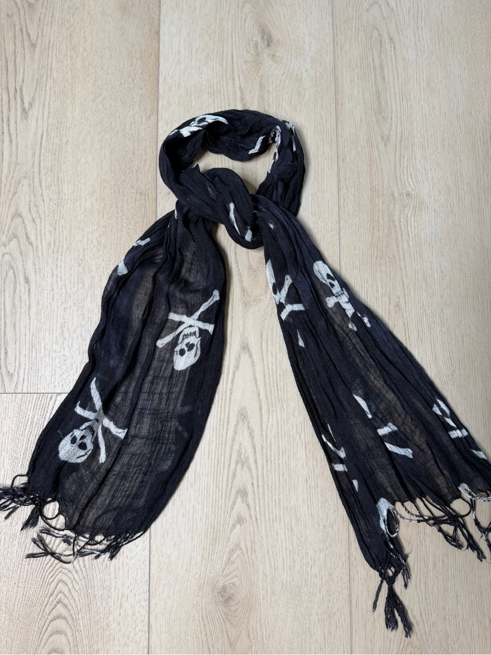 Black Skull & Crossbones Scarf